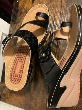 Comfort Wedge Black Floral-Accent Slide Sandals